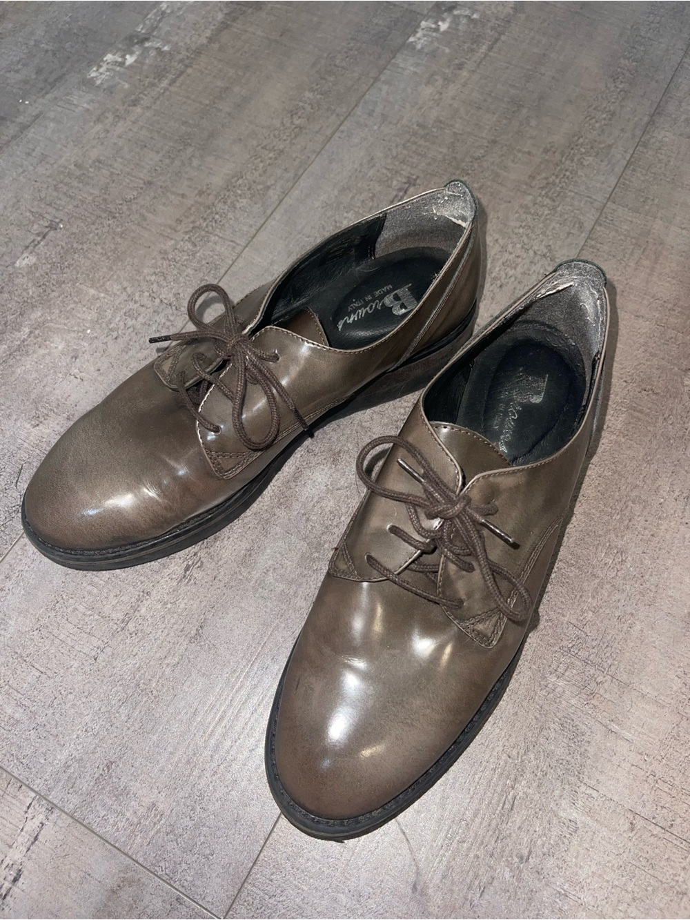 Women's Leather Lace-Up Flats in Taupe
